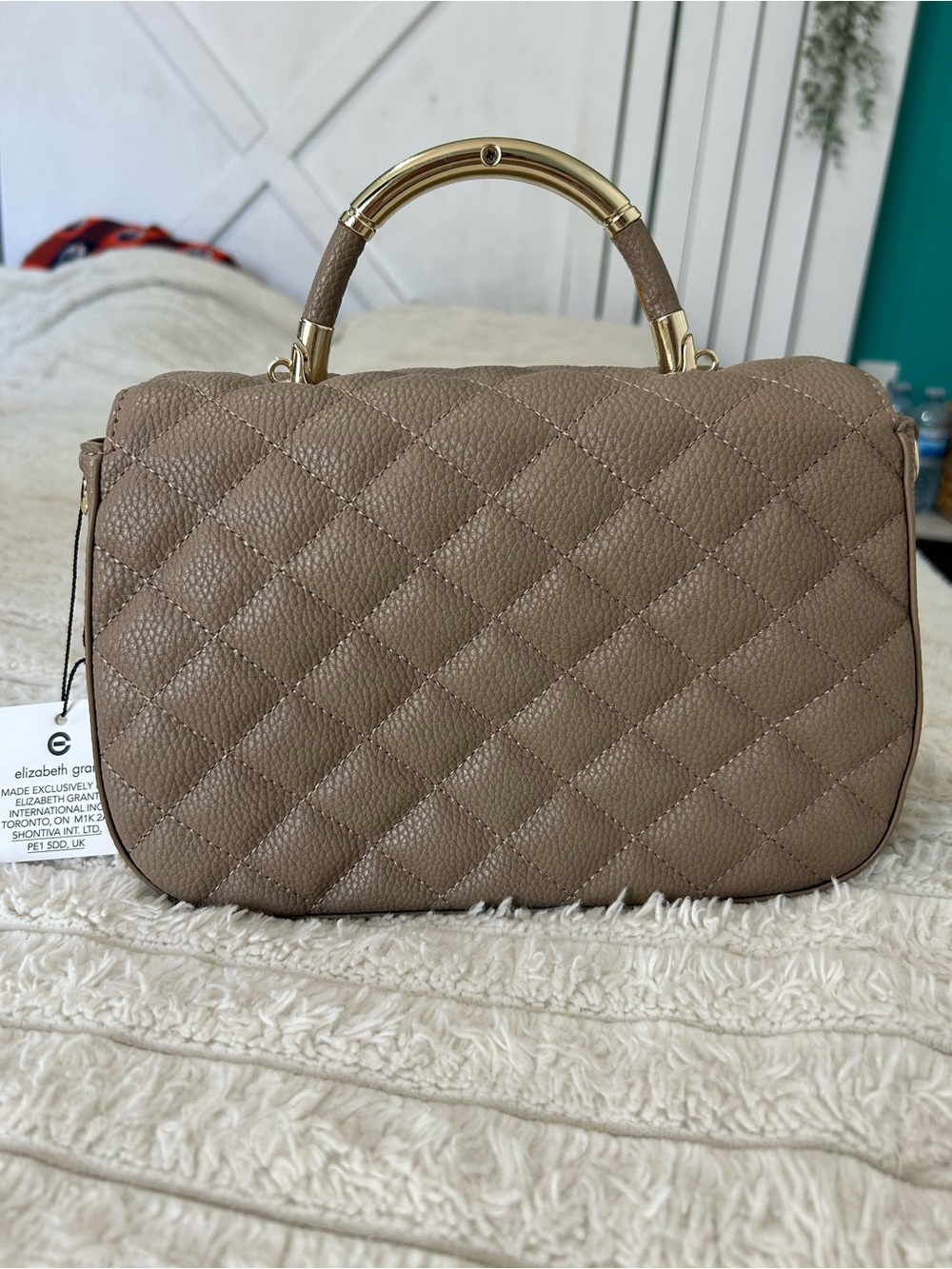Elizabeth Grant Quilted Crossbody Bag with Gold Hardware - Picture 4 of 11